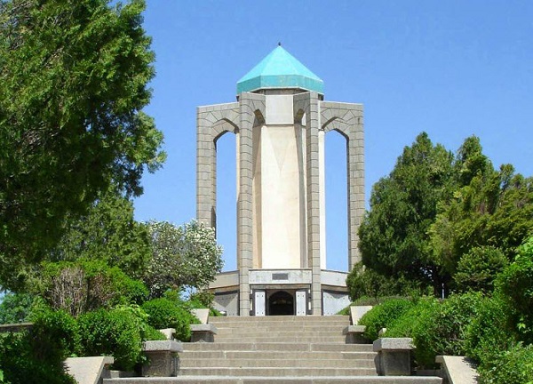 آرامگاه باباطاهر در شهر همدان
